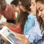 jóvenes, estudiantes, joven, tablet, edudación, tecnología, educación financiera jóvenes, estudiantes, joven, tablet, edudación, tecnología, educación financiera