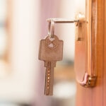 Qué tan conveniente es invertir en bienes raíces en este momento, ¿qué es mejor, comprar casa o vivir en arriendo?